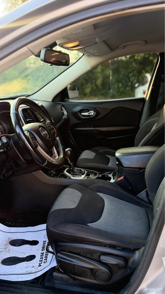 2016 Jeep cherokee