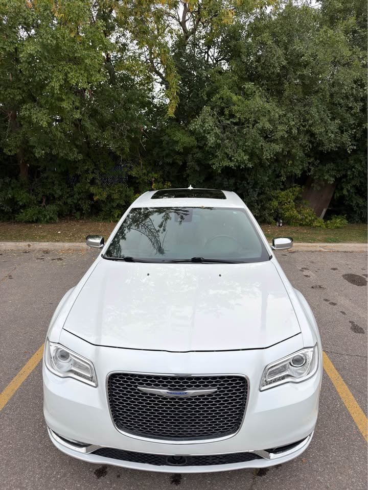 2019 CHRYSLER 300