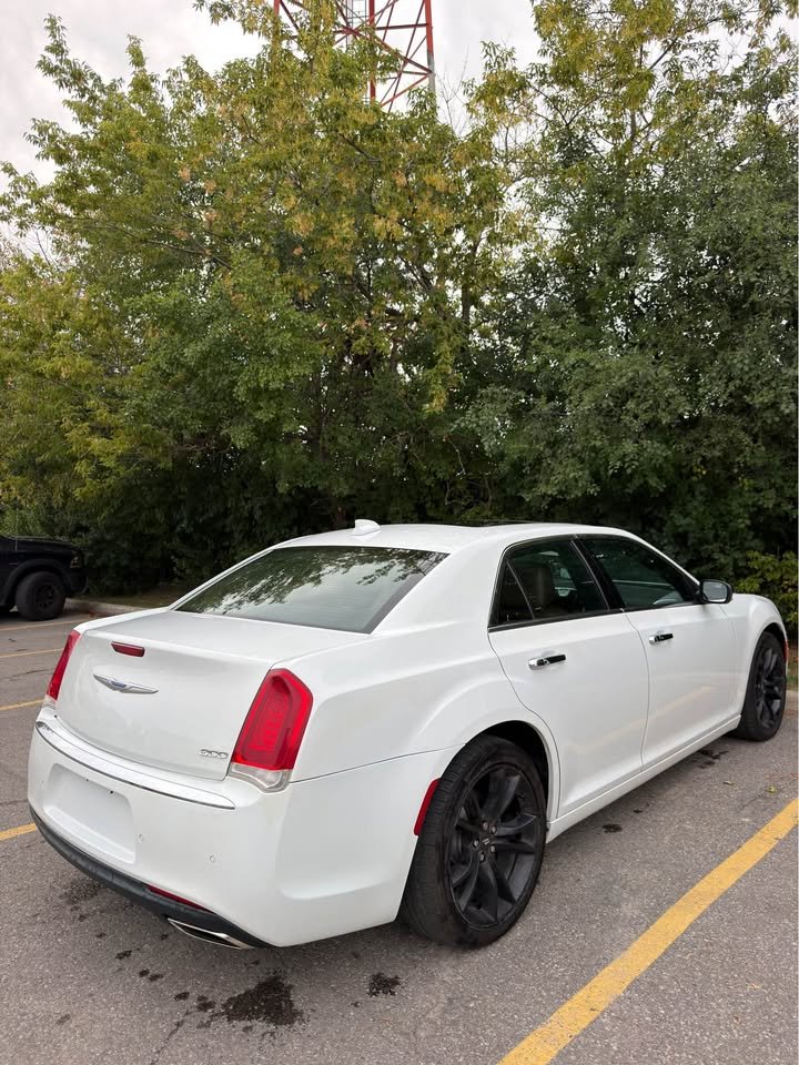 2019 CHRYSLER 300