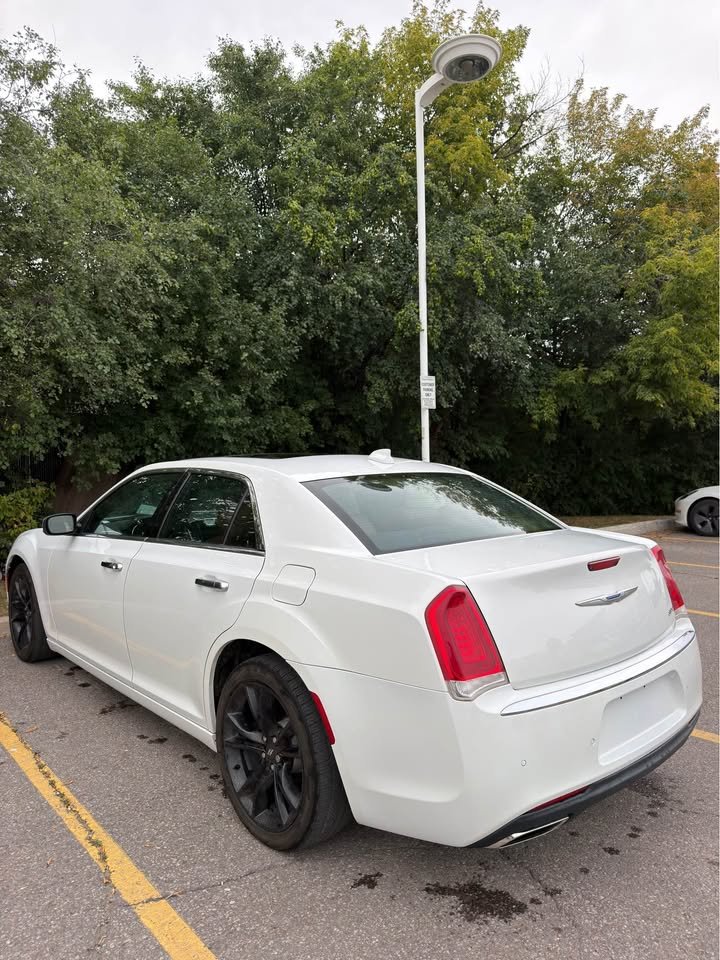 2019 CHRYSLER 300