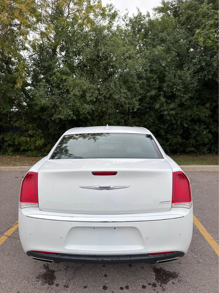 2019 CHRYSLER 300