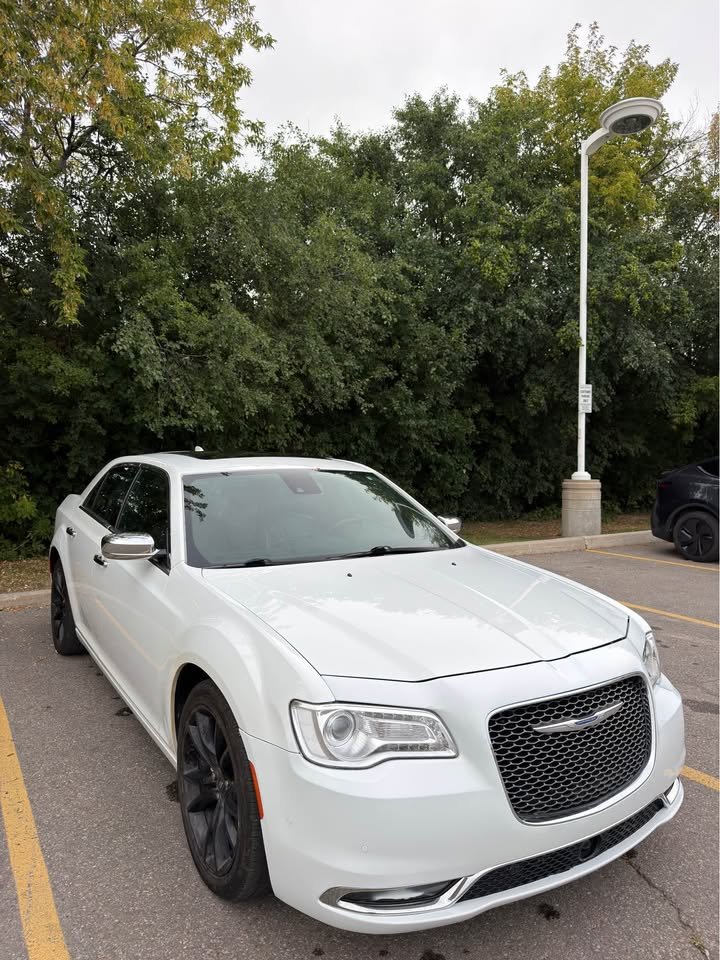 2019 CHRYSLER 300